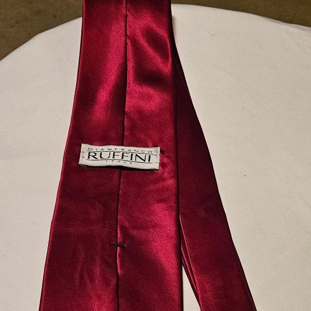 Red silk tie - Picture 2 of 6